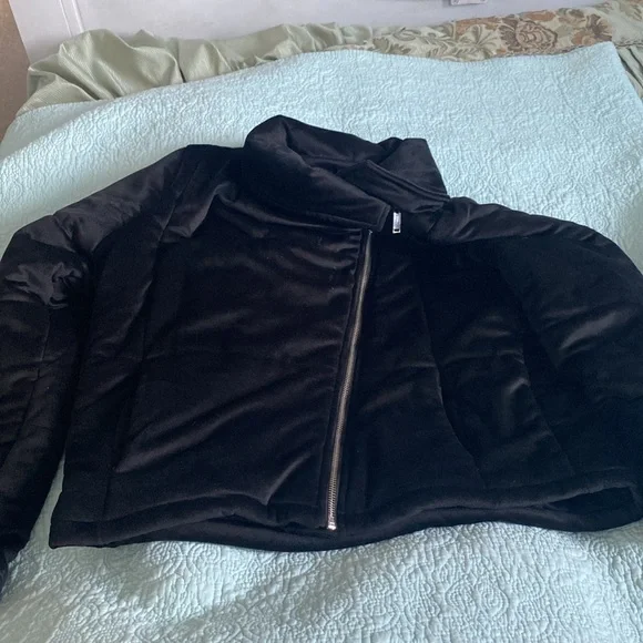 Beautiful black jacket - Picture 3 of 4